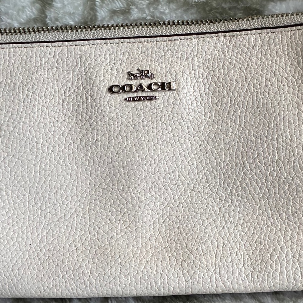 Coach White Pebbled Leather Wristlet with Coral Tag - Picture 2 of 13